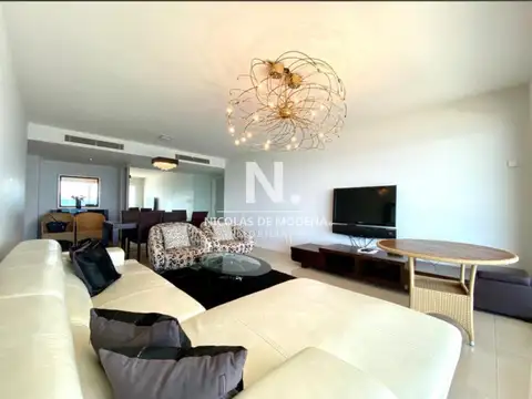 Apartamento frente al mar en edificio Aquarela.