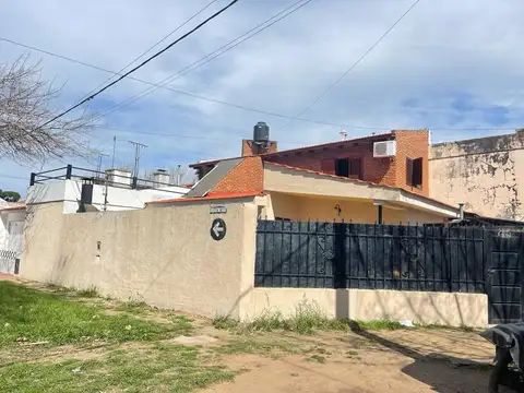 Navarro esq Gonzalez del Solar