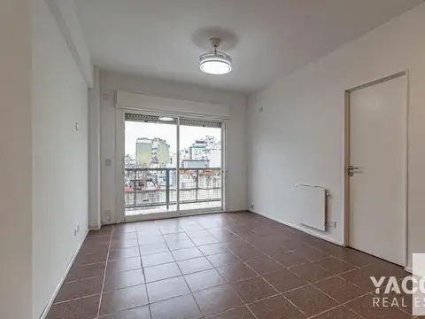 Chile al 2500  e/ Alberti y Saavedra