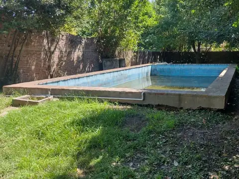 Terreno con pileta, en 461 entre 21 a y 21 c, City Bell.