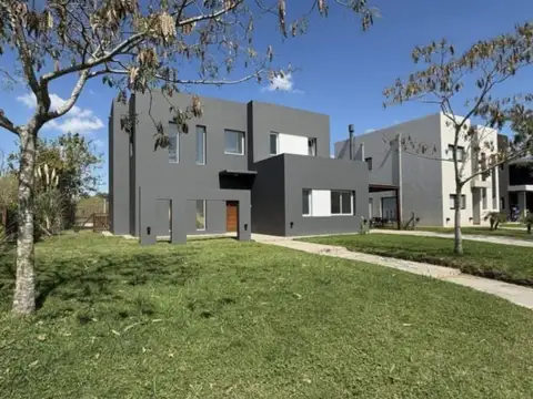 Casa en venta Barrio Acacias Puertos del lago