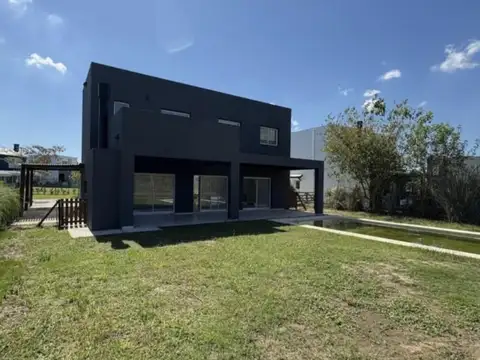 Casa en Venta en Puertos - Acacias, USD 320.000