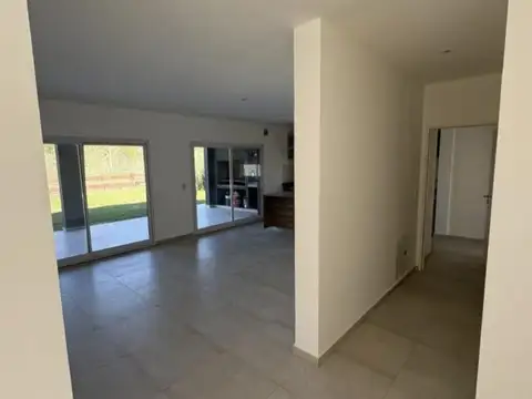 Casa 4 ambientes con 3 baños