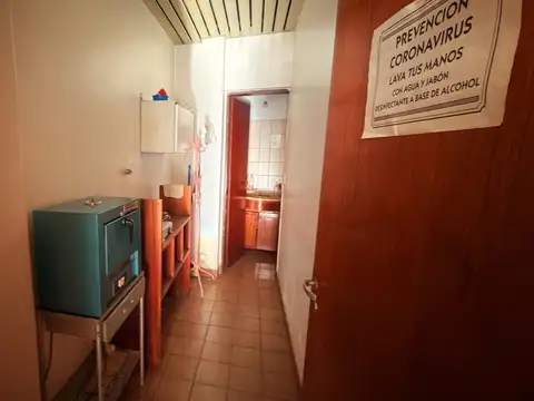 Oficina en Alquiler en Lomas del Mirador, $ 800.000
