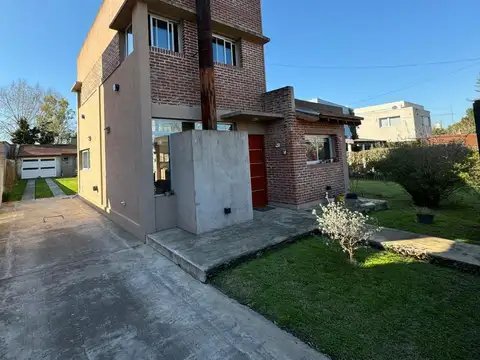 Casa en  136 entre 471 y 472, City Bell