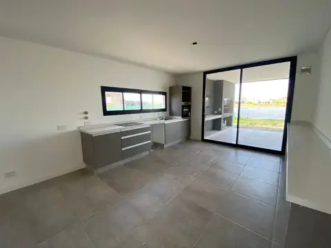 Casa en Alquiler con 1 cochera