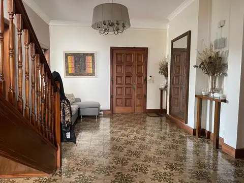 Casa 6 ambientes con 2 baños