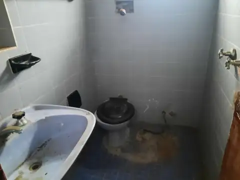 DEPARTAMENTO A RECICLAR  EXCELENTE UBICACIÓN 