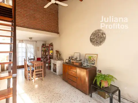 Gandhi  al 700