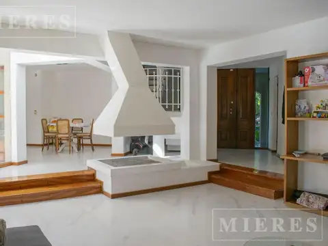 Casa 6 ambientes con 4 baños