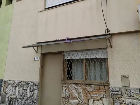 Dúplex de 3 ambientes con patio cubierto y terraza