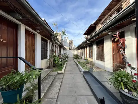 PH 2 ambientes duplex en Morón con patio, balcón y bajas expensas. Conectividad centro de Morón