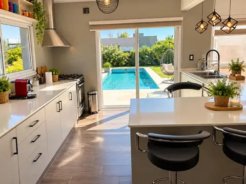 hermosa casa con pileta en San Ramon