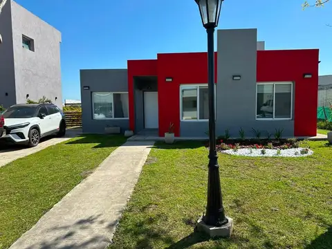 Casa en Venta con 3 cocheras