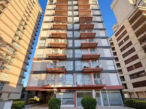 Departamento en alquiler temporario c/ cochera en Centro