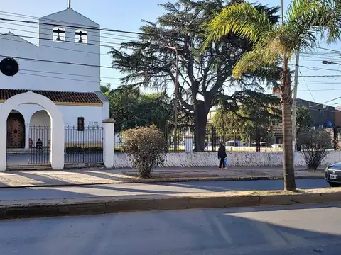 Av A T de Alvear al 700