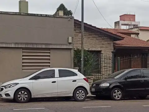 TERRENO 8,66 x43  -  frente a los parques excelente ubicacion - CERCANIA AL TREN Y SUBTE