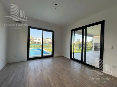 Venta - Casa 6/Seis Ambientes, a la laguna, Balcón, Jardín - Laguna Grande, Villanueva