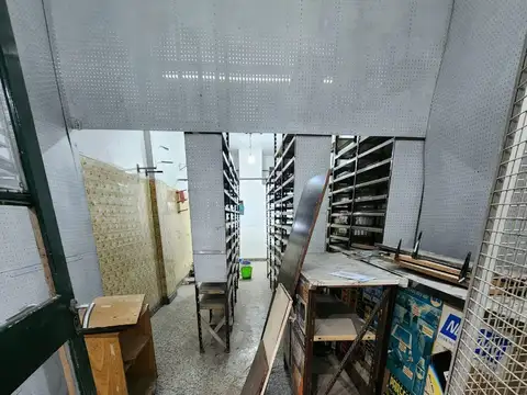 LOCAL 45 MTS. - SOTANO - BAÑO - A 50 MTS PLAZA - NO APTO GASTRONOMIA -