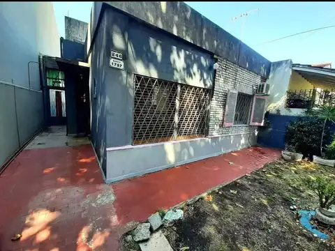 CASA 3 AMBIENTES CON PARQUE EN VENTA EN SAN ANTONIO DE PADUA