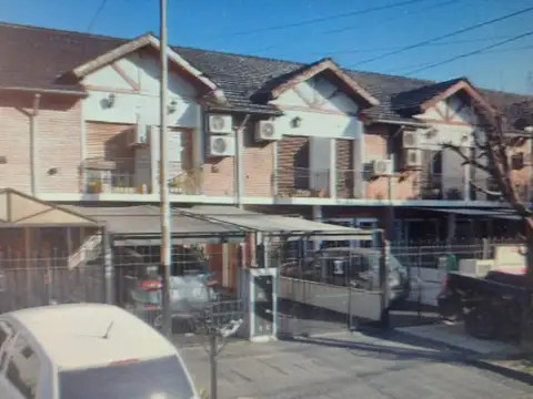 Triplex  Ramos  mejia  4 ambientes venta