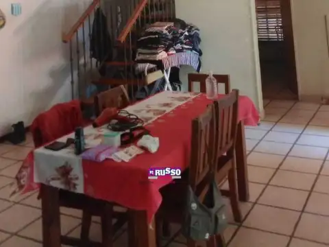 Casa - Venta - Argentina, Tres de Febrero - CUEVAS 3848