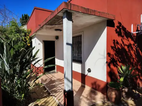 VENTA CASA 3 AMB CON GALPON - BELLA VISTA
