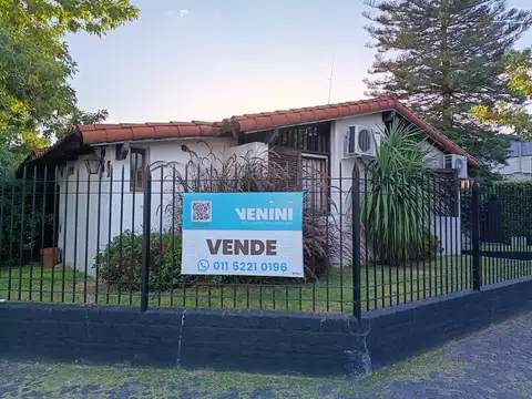 Casa 6 ambientes con 4 baños