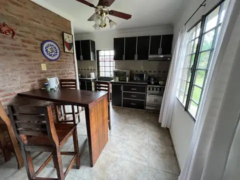 Casa 5 ambientes con 3 baños