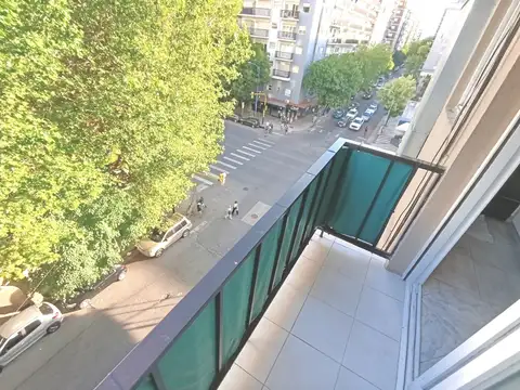 1 1/2 amb.Frente-Luminoso Balcón corrido saliente buena vista esquina y a Av. Colon "ACTUALIZADO"