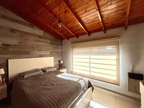 VENTA CASA 5 AMBIENTES PATIO VILLA LUZURIAGA