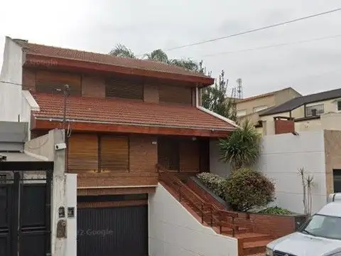 *CHALET 6 AMB. SOBRE LOTE DE 9 X 27 