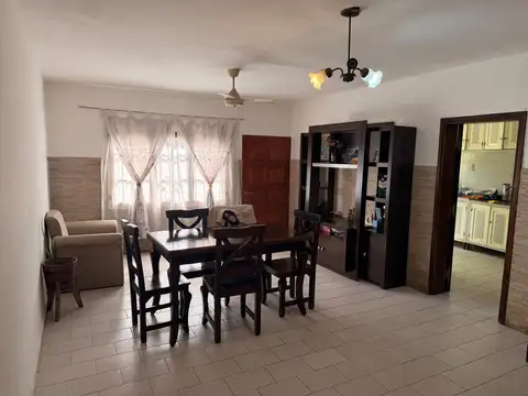 Casa 6 ambientes con 3 baños