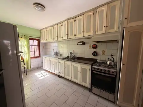 Casa en Venta con 4 cocheras