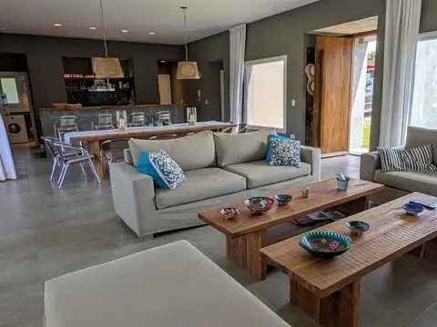 Casa en venta - 4 Dormitorios 2 Baños - Pinamar