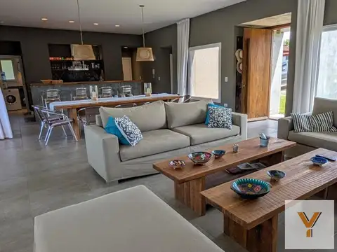 Casa en venta - 4 Dormitorios 2 Baños - Pinamar
