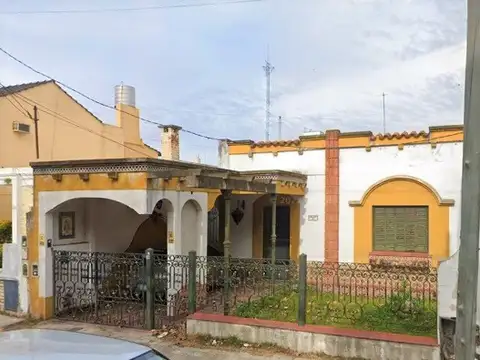 *PROPIEDAD COMERCIAL CON CASA ESTILO COLONIAL A REFACCIONAR SEGUN EL RUBRO Y GRAN FONDO LIBRE 