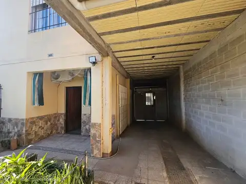 Casa 6 ambientes con 1 baño