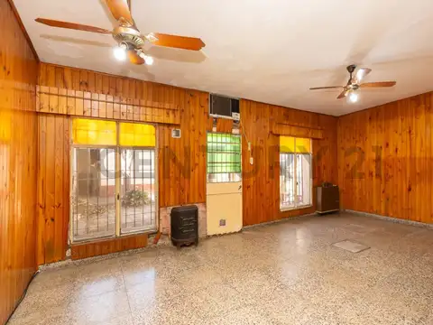 VENTA CASA 3 AMBIENTES CON DOS LOCALES - ACEPTA PERMUTA