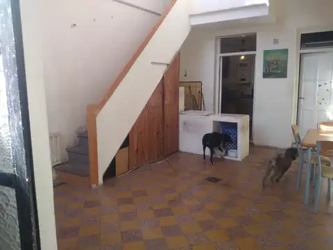 Lote propio con casa  para refaccionar o demoler