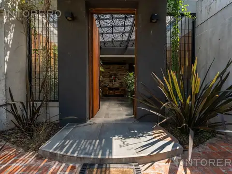 Casa en Venta con 4 cocheras