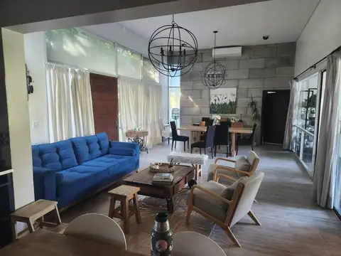 Casa 5 ambientes con 3 baños