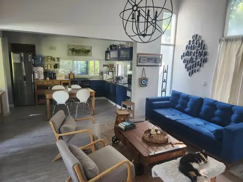 Casa en Venta con 4 cocheras