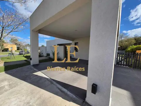 Casa 5 ambientes con 4 baños