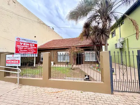 Propiedad En Esquina Comercial Con Importante Renta: Casa + Quincho + 2 Locales + 2 Departamentos Centro De Los Cardales