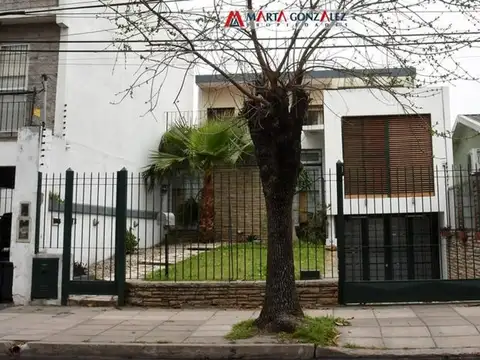 Venta. Casa 5 ambientes. Villa Sarmiento.