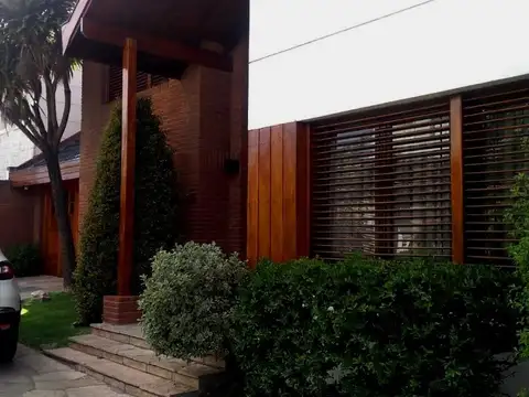 Mdp - Barrio San Carlos - Excelente chalet, moderno, calidad. 3 Dorm, 2 Baños, 2 Toilettes, Garaje doble, Parque