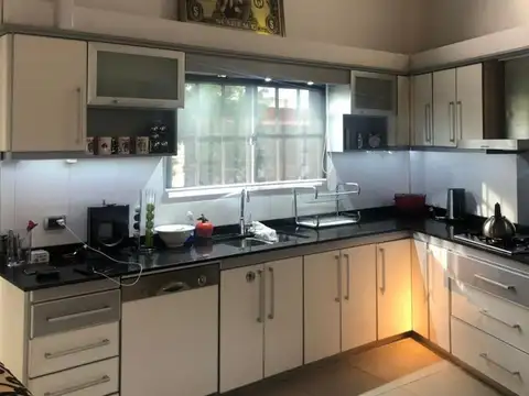Zelada 7000, Piso 1