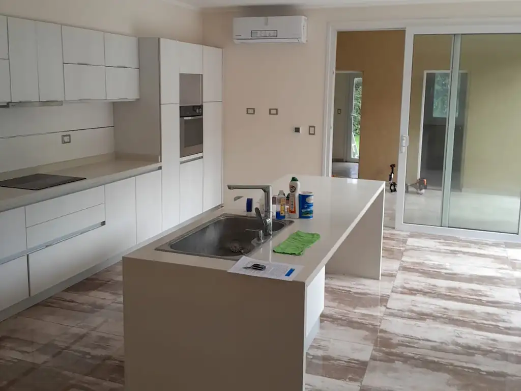 Casa en Venta - Las Golondrinas