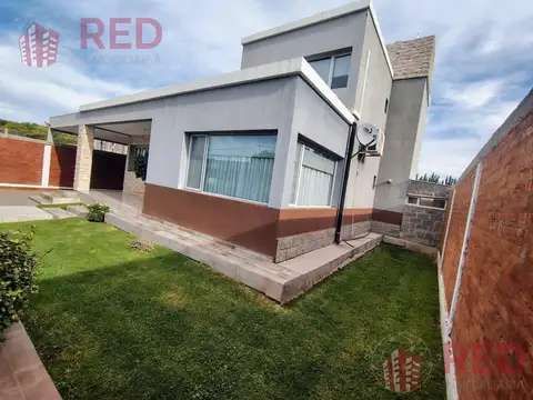 Casa 6 ambientes con 4 baños